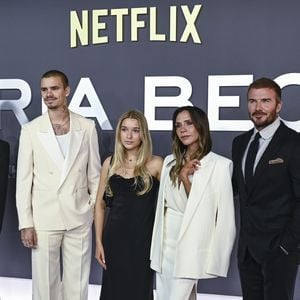 Mit ihnen feierte Victoria Beckham die Premiere ihrer Doku
