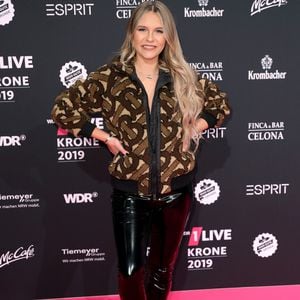 Dagi Bee genießt Social-Media-Abstinenz in Flitterwochen