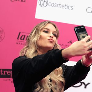 Wie bekommt Dagi Bee Kind und Karriere unter einen Hut?