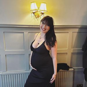 Erste Schwangerschaft: Daisy Lowe liebt ihre neuen Rundungen