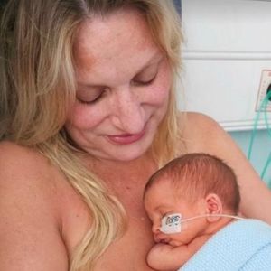 Frühe Geburt: Daisy May Coopers Sohn Benji geht es prima!