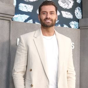 Dakota Mortensen trägt Taylors Initialen auf der Lippe