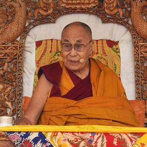 Skandalvideo: Dalai Lama kommt einem Minderjährigen zu nahe