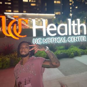 Damar Hamlin besucht Klinikpersonal nach Herzstillstand