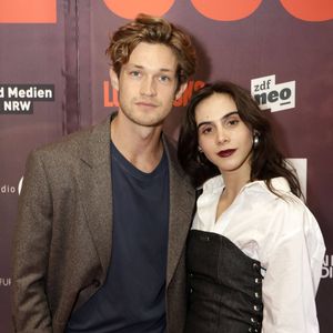 "Love Sucks": Damian Hardung als sexy Vampir-Held streamen