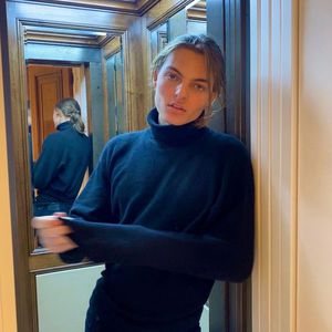 Ein Jahr nach Tod: Damian Hurley gedenkt Papa Steve Bing (†)