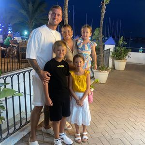Seltener Anblick: Jacqueline Jossa und Dan urlauben mit Kids