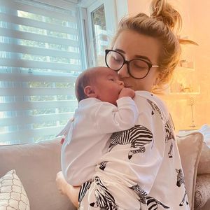 Drei Wochen nach der Geburt: Dani Dyer gibt Baby-Update!