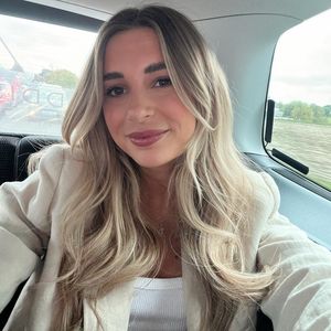 Dani Dyer sucht verzweifelt Hilfe für kranke Tochter Star