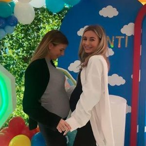 Schwanger mit Zwillingen: Dani Dyer zeigt ihren Babybauch