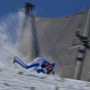 Bewusstlos nach Horrorsturz: Große Sorge um Skisprungstar!