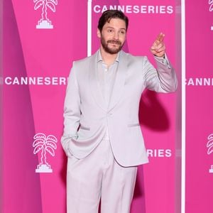 "Ratlos": Daniel Brühl sorgt sich um Zukunft seiner Kinder