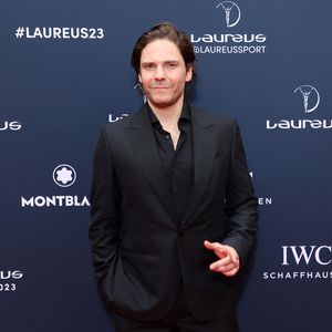 Daniel Brühl erstmals in der Rolle Karl Lagerfelds gesichtet
