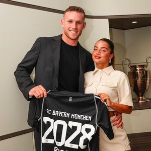 ESC-Star Noa Kirel ist mit neuem Bayern-Torhüter zusammen