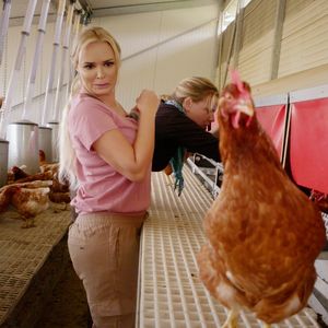Ei, Ei, Ei: Daniela Katzenberger scheitert im Hühnerstall!