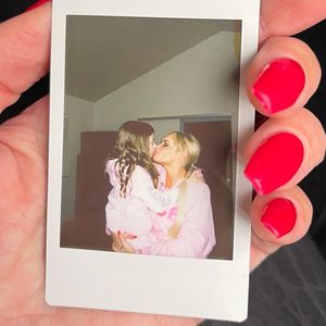 Daniela Katzenberger postet Kussfoto mit Töchterchen Sophia