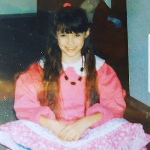 Welche Reality-Queen kombinierte hier gewagt Pink mit Blau?