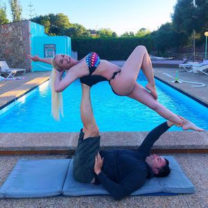 Heiß! Daniela Katzenberger und ihr Lucas machen Pärchen-Yoga