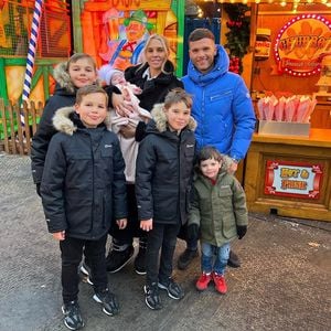 Mit allen fünf Kids: Danielle Lloyd teilt süßes Familienbild
