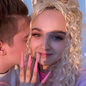 Teenie-Mutter Darya (14) hat sich mit ihrem Neuen verlobt