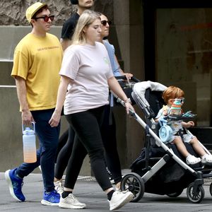 Ganz lässig in Sydney: Meghan Trainor zeigt ihren Babybauch