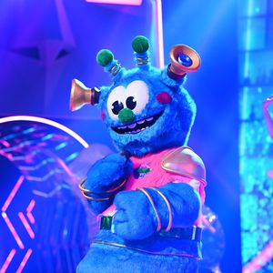 "The Masked Singer": Alien zieht als Erstes ins Finale ein!