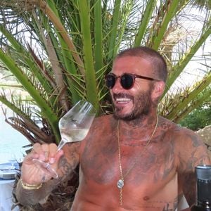 David Beckham präsentiert seinen trainierten Body im Urlaub!