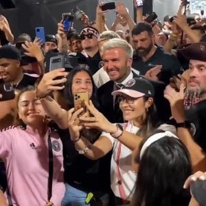 Wie Romeo: David Beckham zeigt sich mit platinblonden Haaren