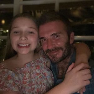 Vic Beckham entzückt: Harper auf Date mit Mama und Papa