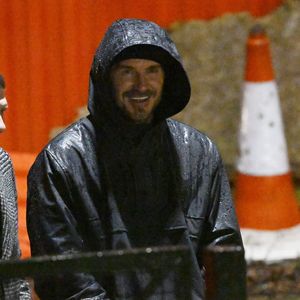 Im Regen: David Beckham unterstützt Sohn Romeo beim Fußball