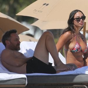 Wieder verliebt? David Guetta turtelt mit Jessica am Strand