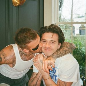 Jetzt äußert sich Papa David zu Brooklyn Beckhams Verlobung!