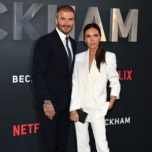 David Beckham trägt Victoria nach Geburtstagsparty ins Taxi