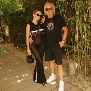 Unpassend? Davina Geiss im sexy Netzkleid neben Papa Robert