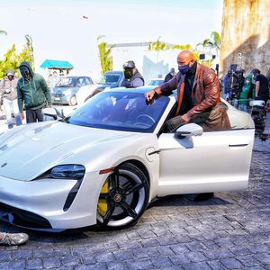 Zu viele Muskeln: Dwayne Johnson passte nicht in Sportwagen