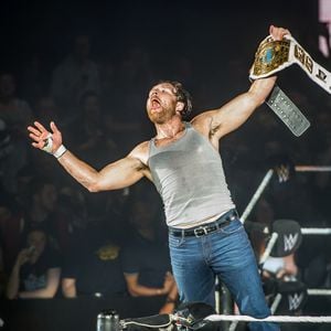 Ganz heimlich: WWE-Star Dean Ambrose heiratet Kollegin!