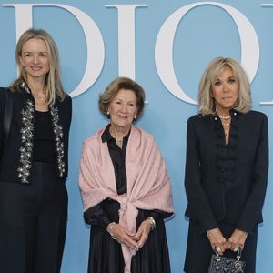 Königin Sonja genießt Paris Fashion Week unter vielen Stars
