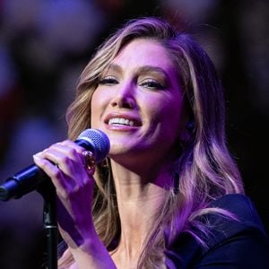 Delta Goodrem überrascht London mit geheimem Konzert