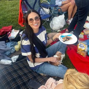 Schöne Fotos: Demi Moore genießt Festival mit ihren Töchtern