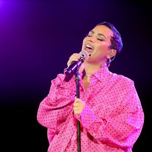 Wird sich Demi Lovato schon bald als trans identifizieren?