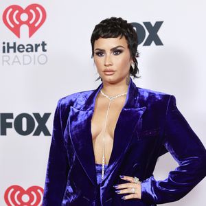Demi Lovato startet mit rasiertem Schädel ins neue Jahr!