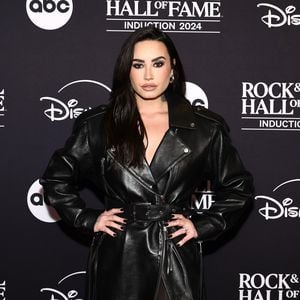 Fans waren besorgt: Demi Lovato erklärt Zittern in Kochvideo