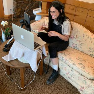 Fans verwirrt: In Demi Moores Badezimmer steht ein Sofa!