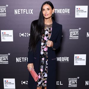 Demi Moore ist ein Hingucker im bezaubernden Blumenkleid