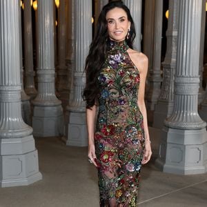 Demi Moore (62) sorgt mit durchsichtiger Robe für Wow-Effekt