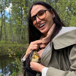 Tierliebe pur: Demi Moore zieht verwaiste Entenküken groß
