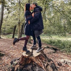 Auch auf Papier: Denise & Henning wohnen offiziell zusammen