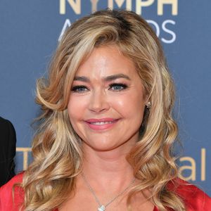 Denise Richards' neuer Mann will ihre Tochter adoptieren