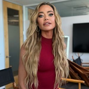 Denise Richards riss sich bei Dreh beide Brustimplantate