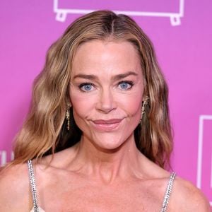 Denise Richards feiert Red-Carpet-Debüt nach ihrem Facelift